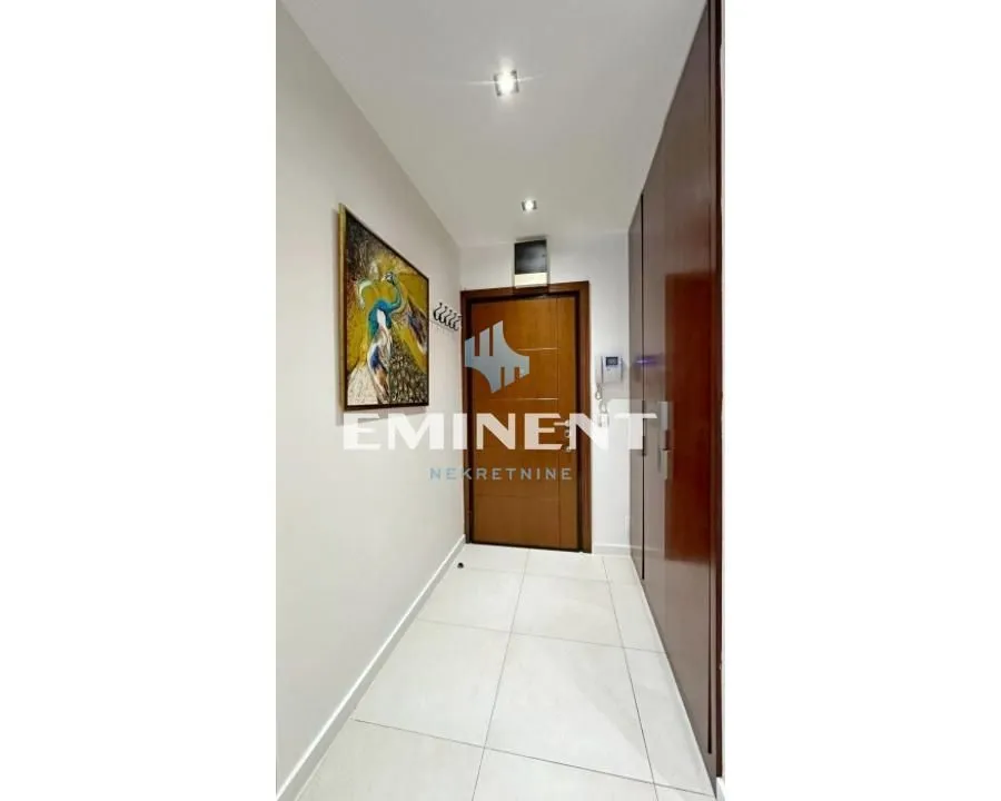 Izdavanje, dvosoban stan, 64m², Vračar Hram, Vračar Sve Podlokacije