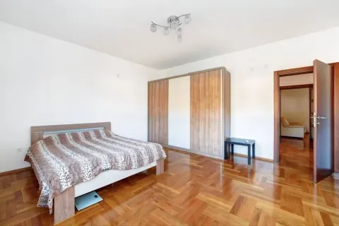 Prodaja, trosoban stan, 104m², Centar, Bar - image 4