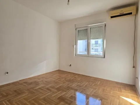 Prodaja, dvosoban stan, 73m², Blok 9, Podgorica - image 10