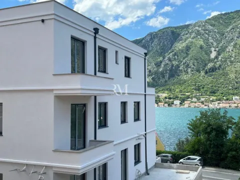 Prodaja, jednosoban stan, 48m², Dobrota, Kotor - image 9
