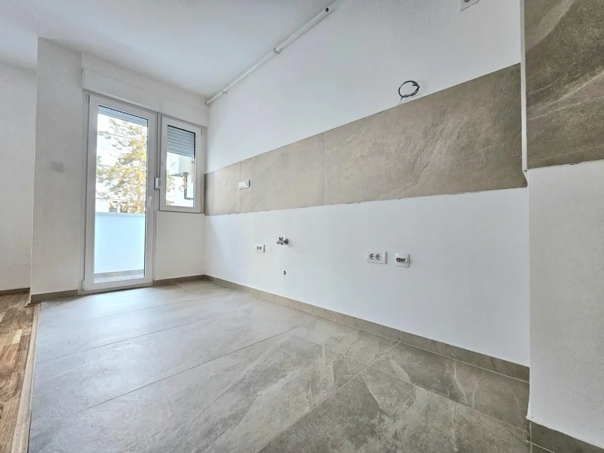 Prodaja, dvosoban stan, 43m², Cara Dušana, Novi Sad Sve Podlokacije
