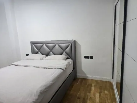 Izdavanje, trosoban stan, 130m², Dalmatinska ulica, Podgorica - image 4