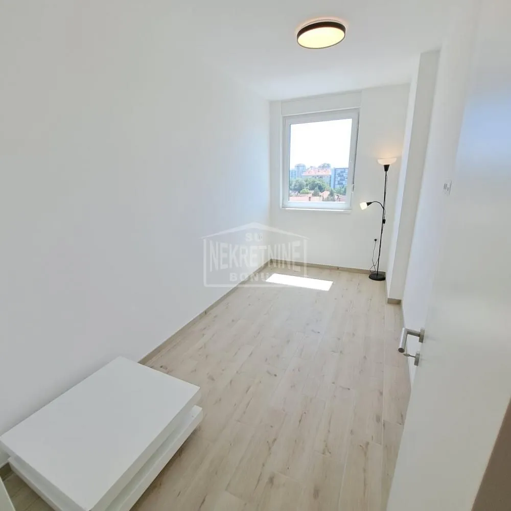 Prodaja, trosoban stan, 57m², Centar, Subotica