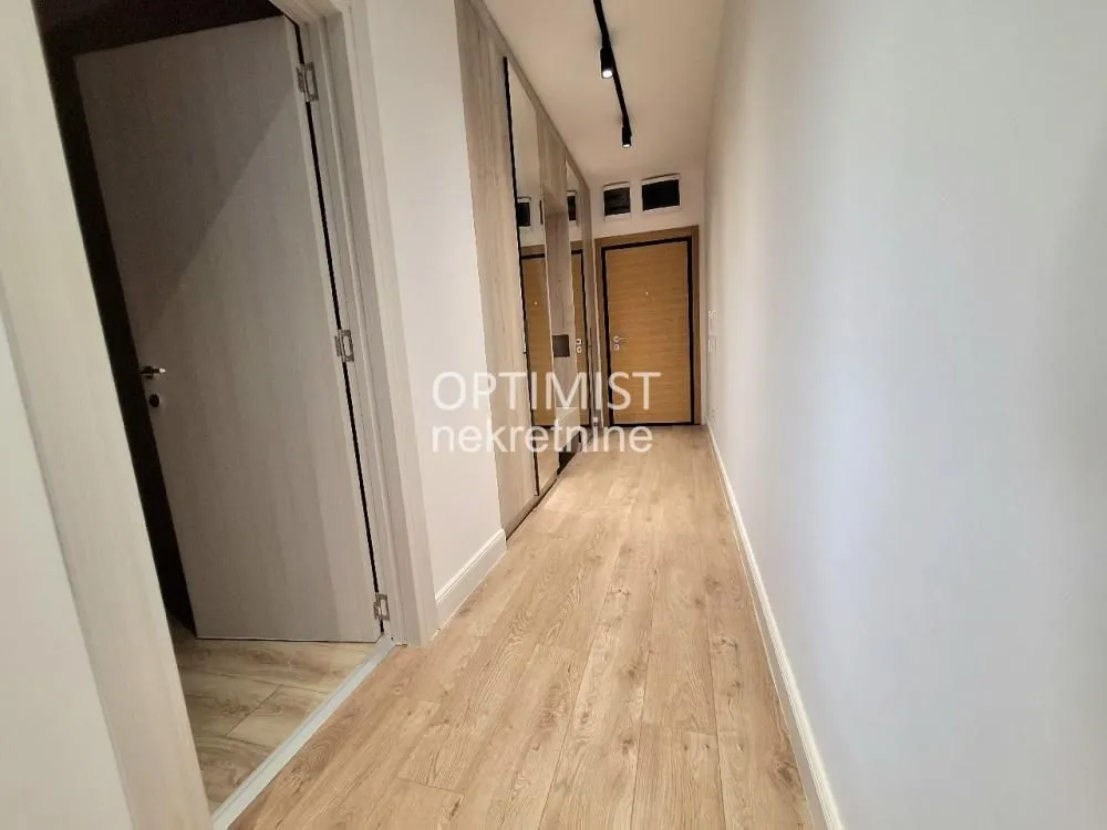 Izdavanje, trosoban stan, 70m², Dušanovac, Voždovac Sve Podlokacije