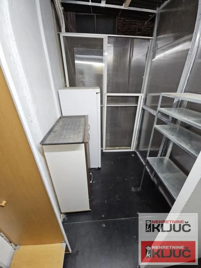 Prodaja, trosoban stan, 75m², Socijalno, Novi Sad Sve Podlokacije
