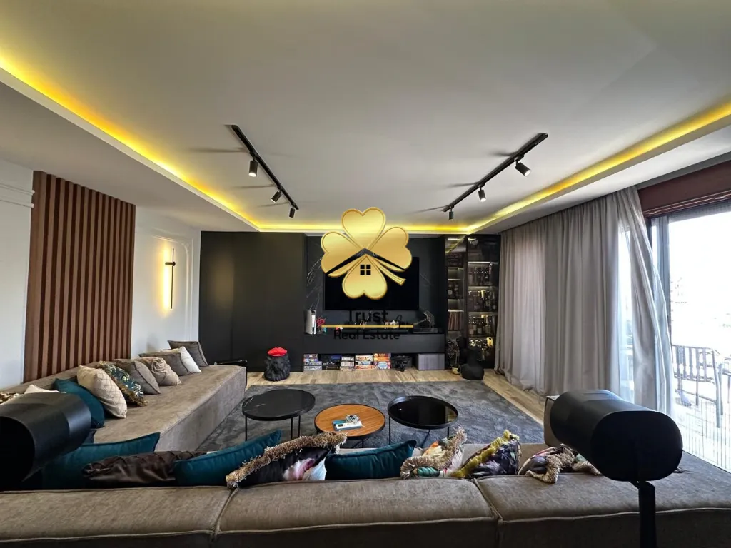 Prodaja, trosoban stan, 195m², Pobrežje, Podgorica