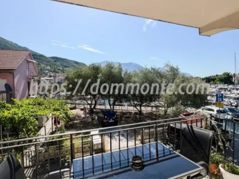 Izdavanje, dvosoban stan, 80m², Tivat, Crna Gora