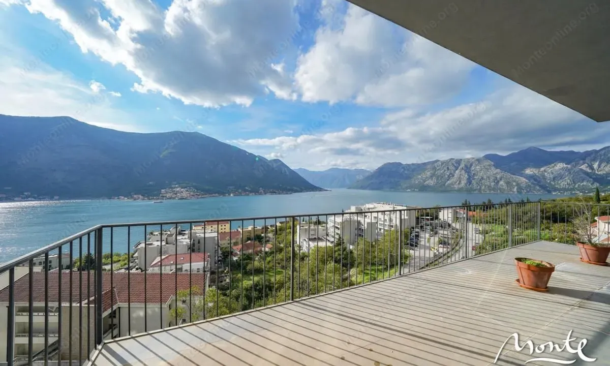 Prodaja, trosoban stan, 158m², Dobrota, Kotor
