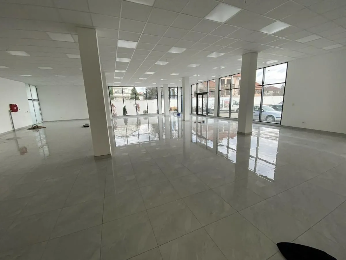 Rent, office space, 1000m², Surčin, Beograd