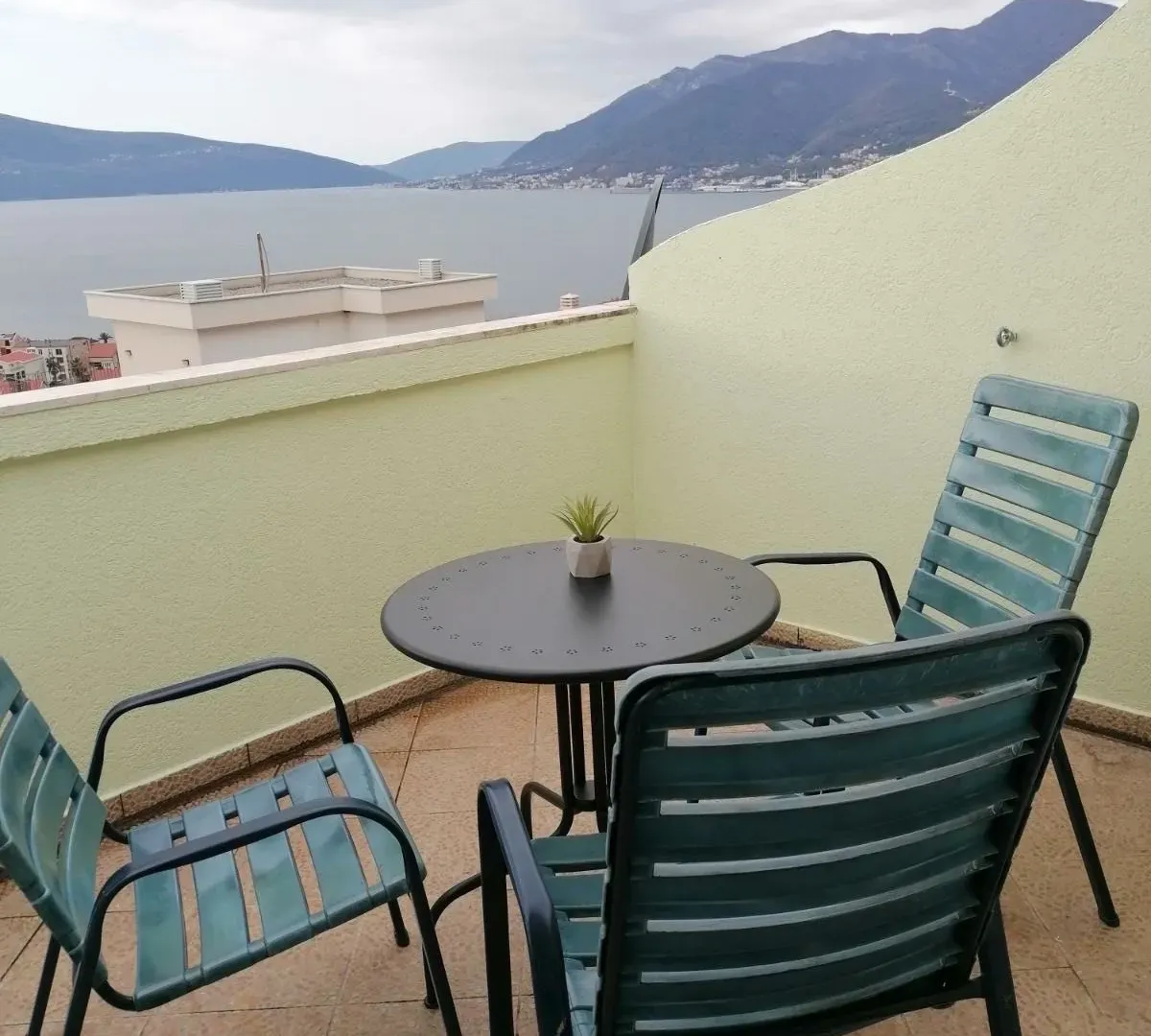 Izdavanje, jednosoban stan, 52m², Donja Lastva, Tivat