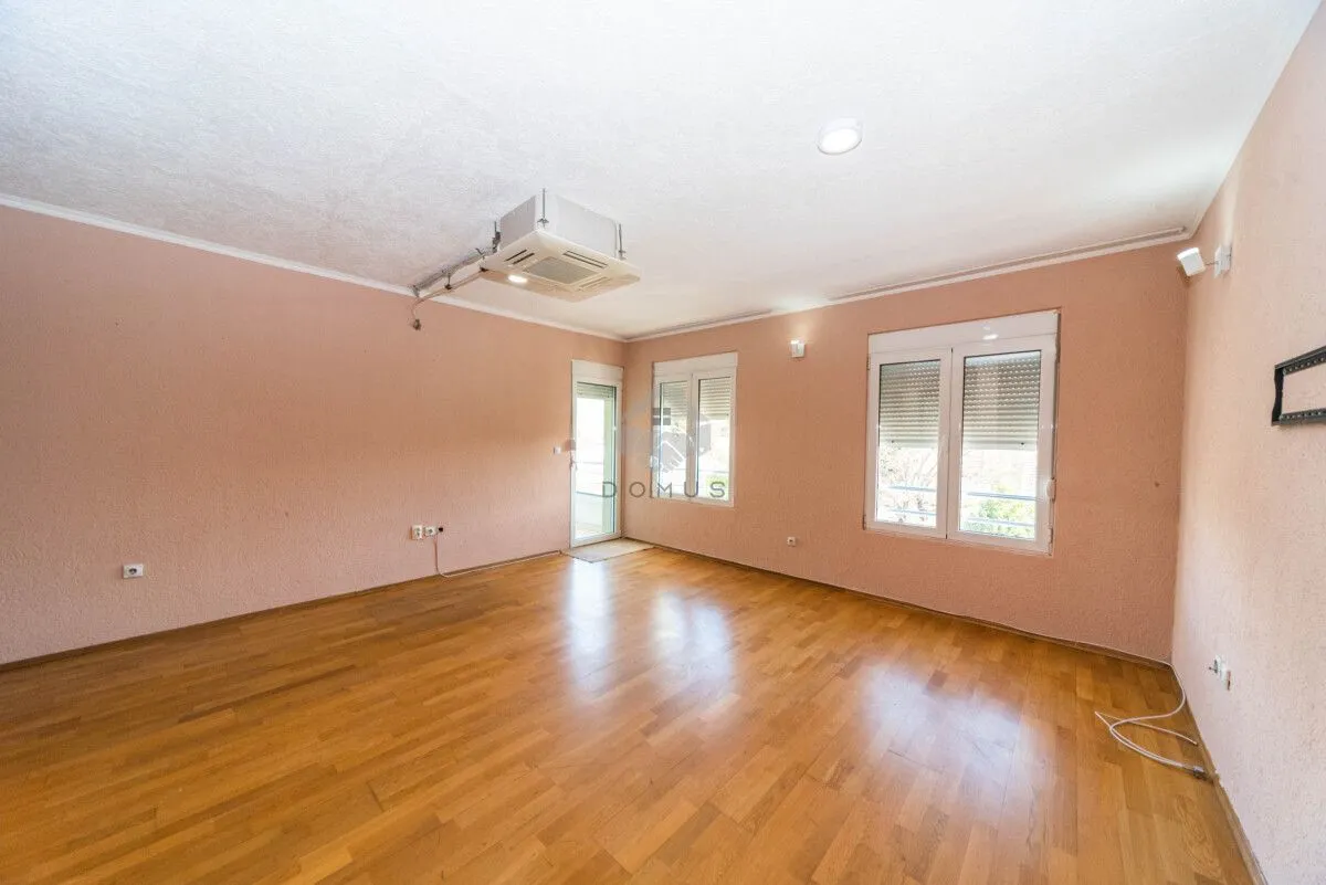 Izdavanje, dvosoban stan, 70m², Zabjelo, Podgorica