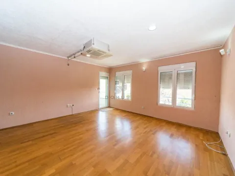 Izdavanje, dvosoban stan, 70m², Zabjelo, Podgorica - image 1