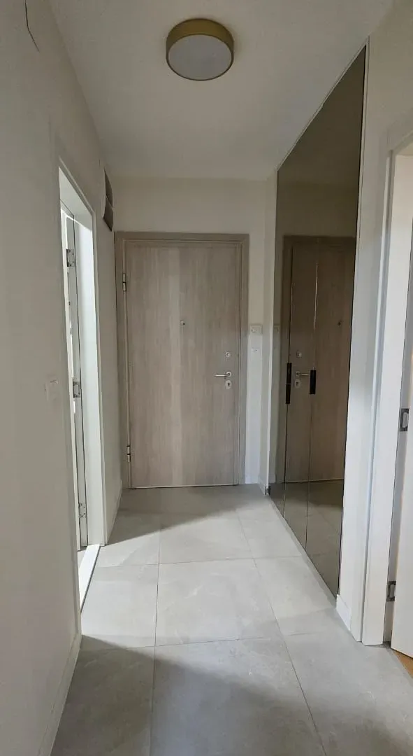 Izdavanje, jednosoban stan, 50m², Central Point, Podgorica