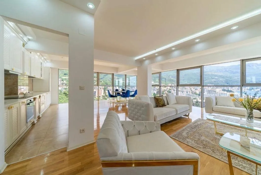Rent, three bedroom apartment, 150m², Bečići, Budva