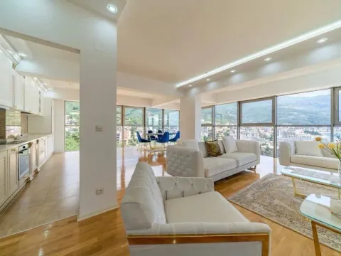 Rent, three bedroom apartment, 150m², Bečići, Budva - image 2