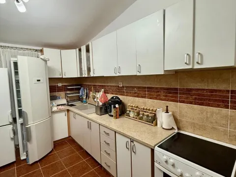 Rent, three bedroom apartment, 140m², Sutomore, Bar - image 7