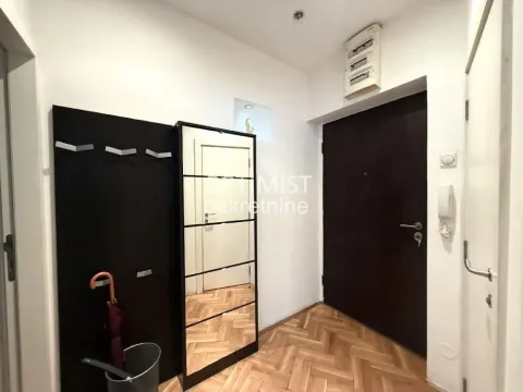 Rent, two bedroom apartment, 40m², Stari Grad, Beograd - image 12