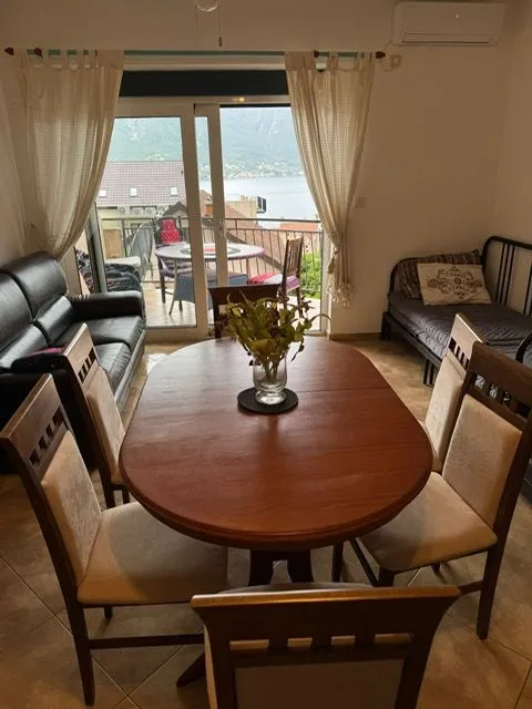 Rent, one bedroom apartment, 55m², Dobrota, Kotor