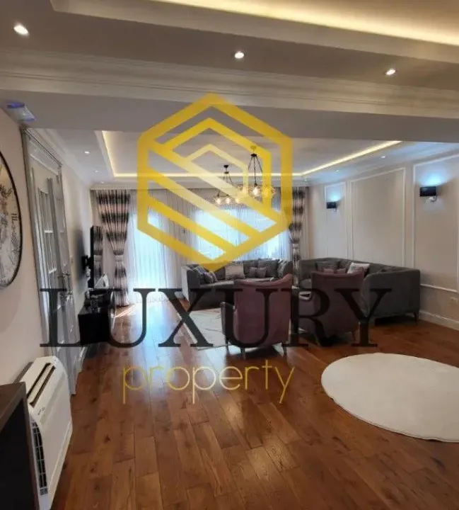 Izdavanje, kuća, 280m², Stara Varoš, Podgorica