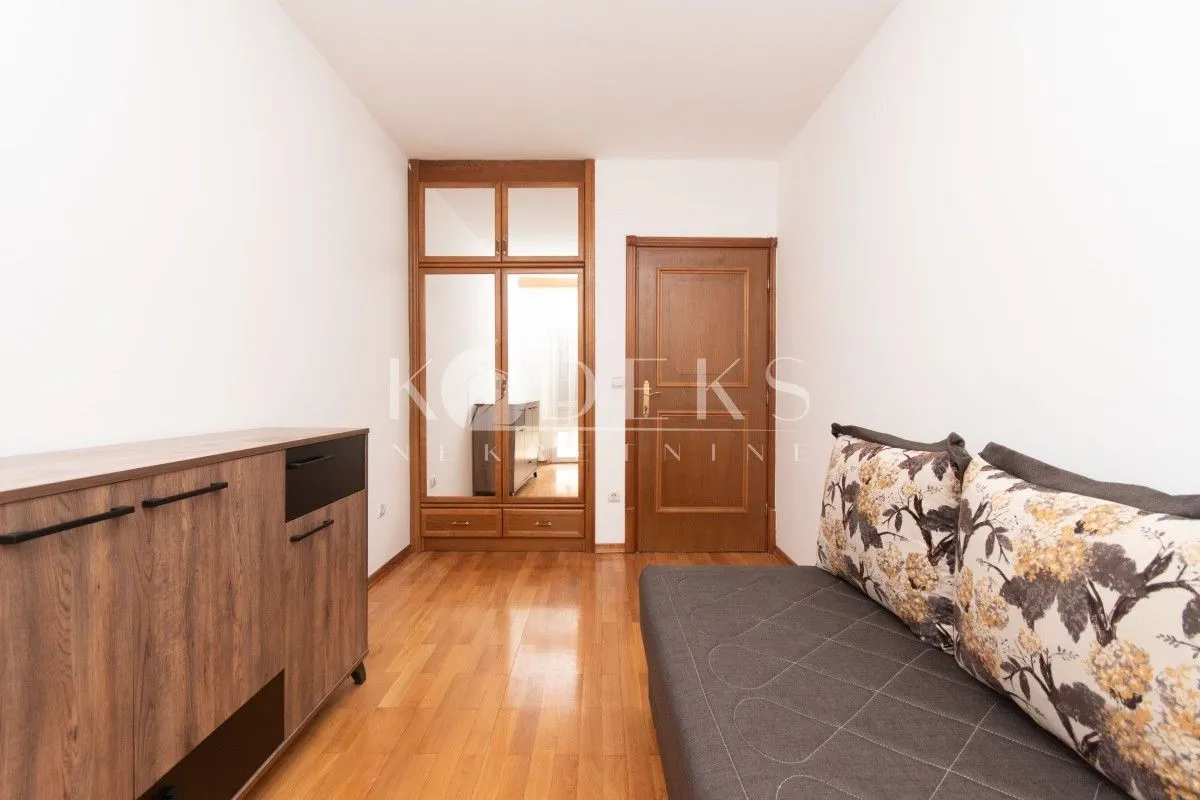 Izdavanje, dvosoban stan, 75m², Stara Varoš, Podgorica