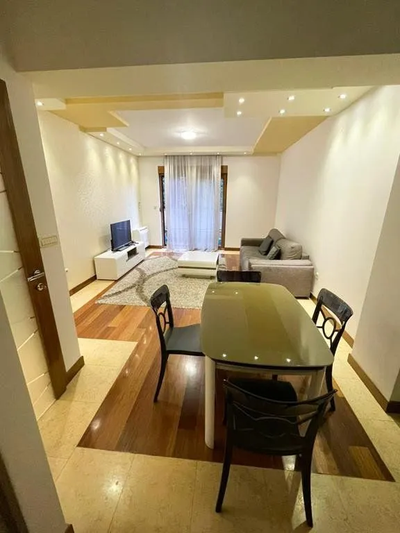 Izdavanje, jednosoban stan, 60m², Centar, Podgorica