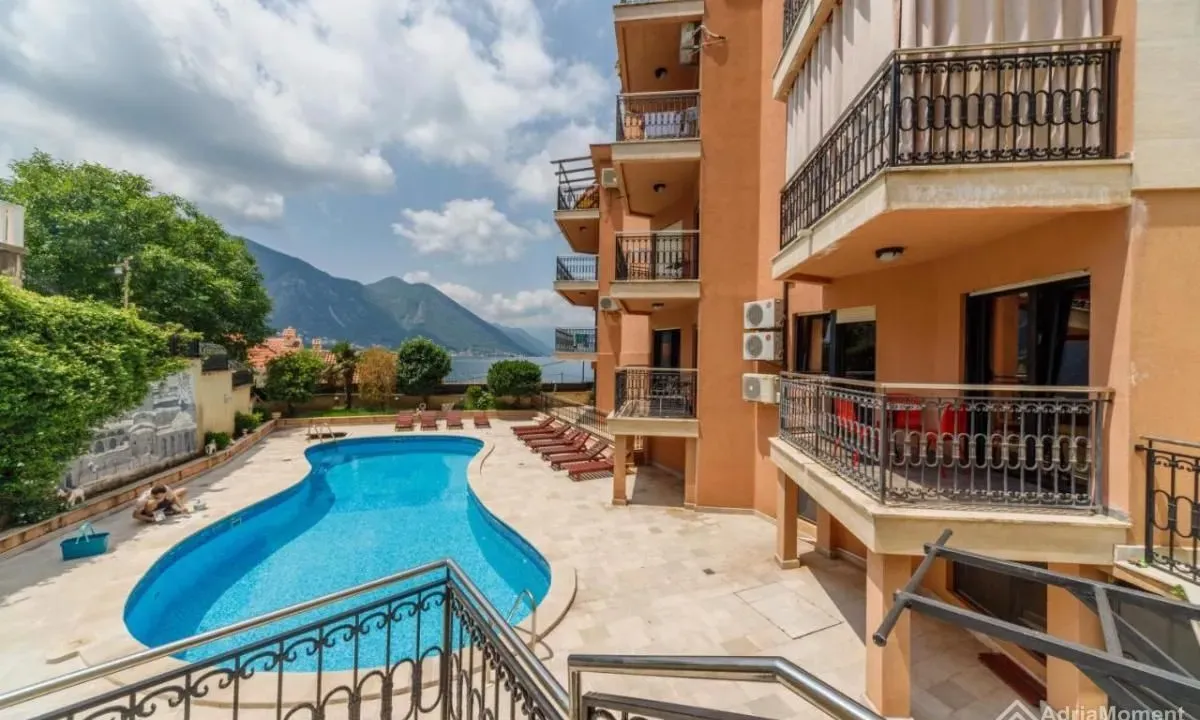 Prodaja, dvosoban stan, 80m², Dobrota, Kotor