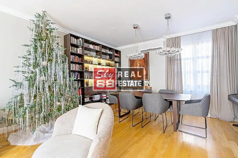 Prodaja, kuća, 400m², Golf Naselje, Beograd