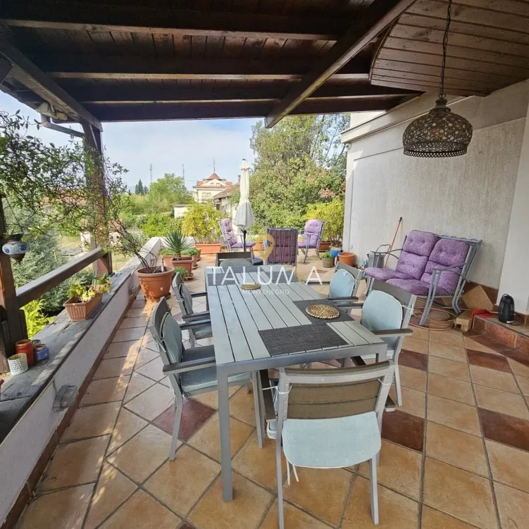 Izdavanje, kuća, 300m², Masline, Podgorica