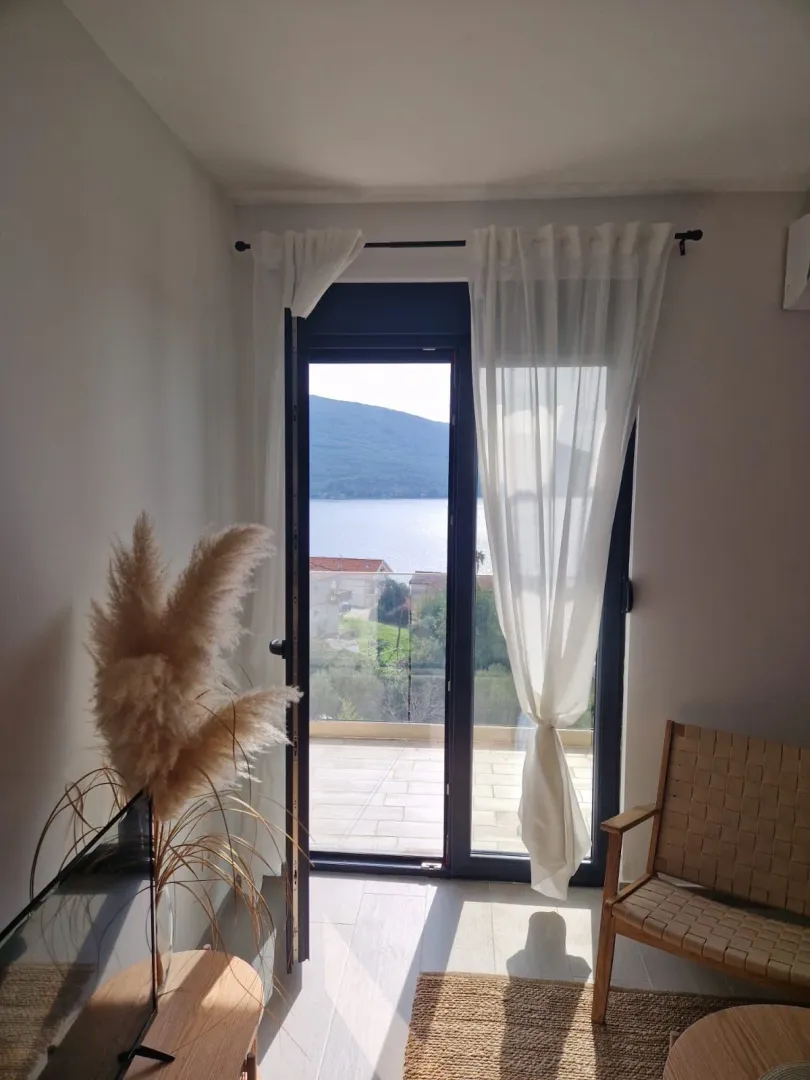 Izdavanje, jednosoban stan, 43m², Kumbor, Herceg Novi