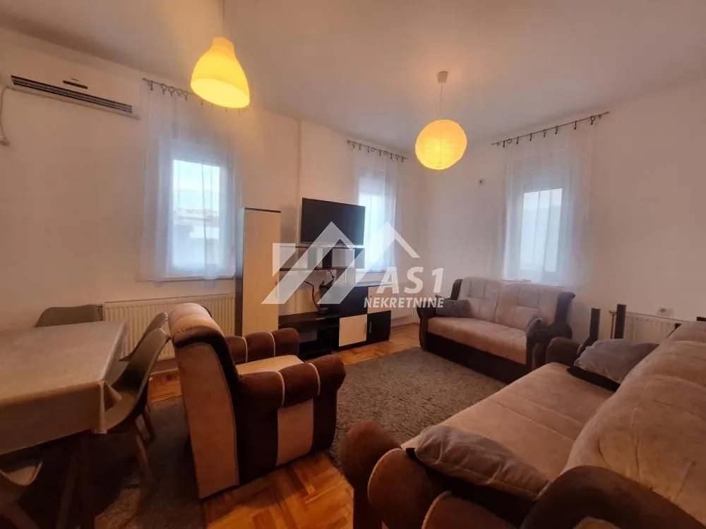 Izdavanje, četvorosoban stan, 63m², Detelinara, Novi Sad Sve Podlokacije