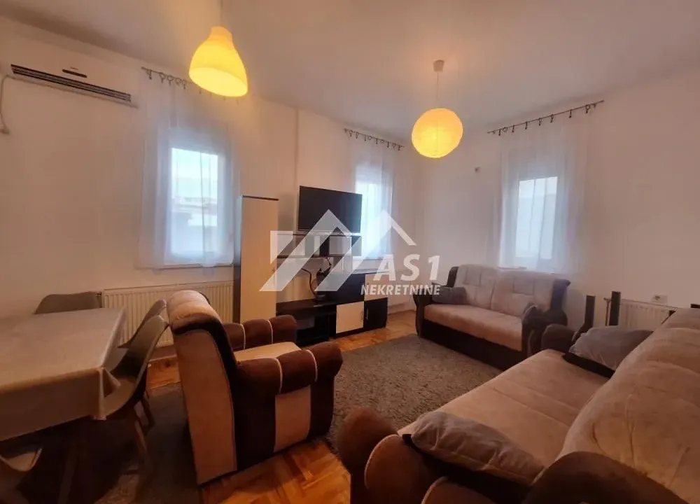 Izdavanje, četvorosoban stan, 63m², Detelinara, Novi Sad Sve Podlokacije