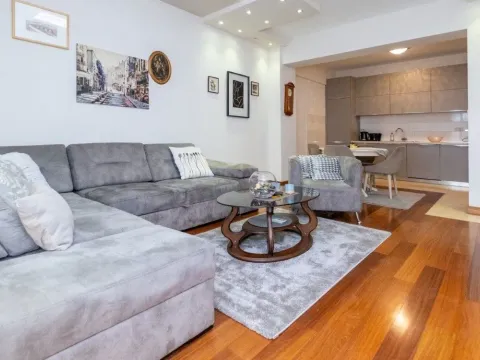 Rent, two bedroom apartment, 75m², Podgorica, Crna Gora - image 1