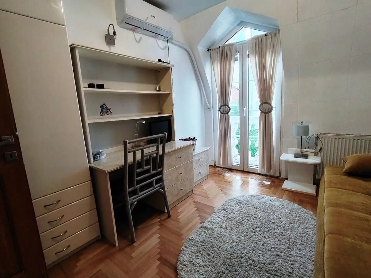 Izdavanje, trosoban stan, 90m², Centar, Niš
