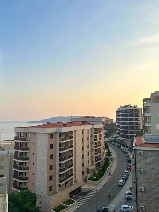 Rent, one bedroom apartment, 57m², Bečići, Budva