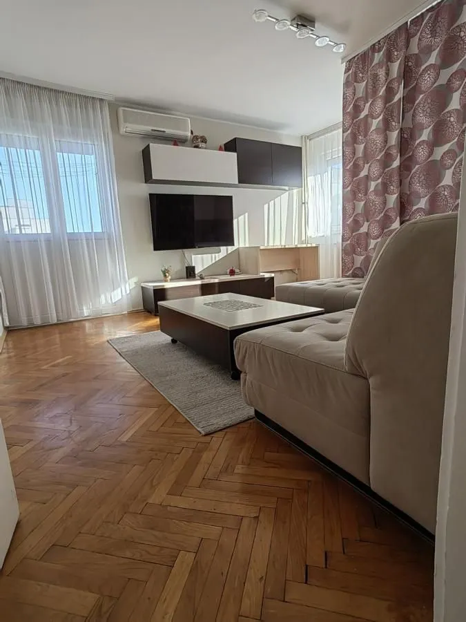 Izdavanje, dvosoban stan, 57m², Medicinski fakultet, Niš