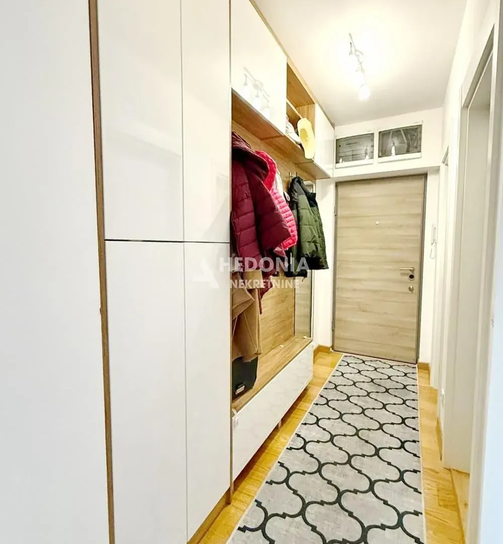 Prodaja, četvorosoban stan, 98m², Zemun Sve Podlokacije, Beograd