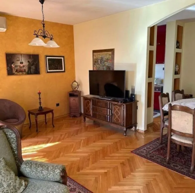 Izdavanje, dvosoban stan, 90m², City Kej, Podgorica