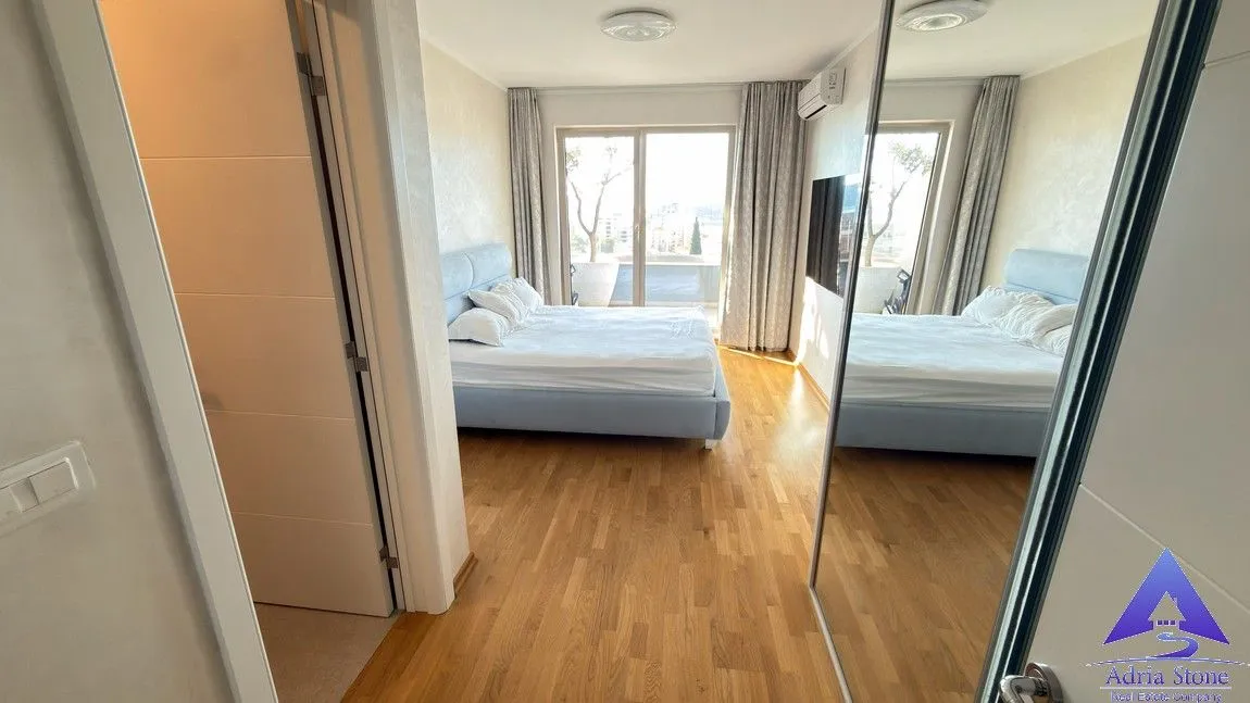 Sale, three bedroom apartment, 184m², Bečići, Budva