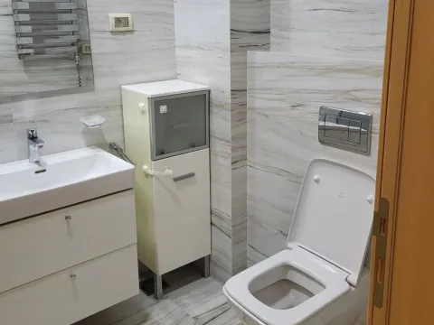 Izdavanje, trosoban stan, 95m², Momišići, Podgorica - image 10