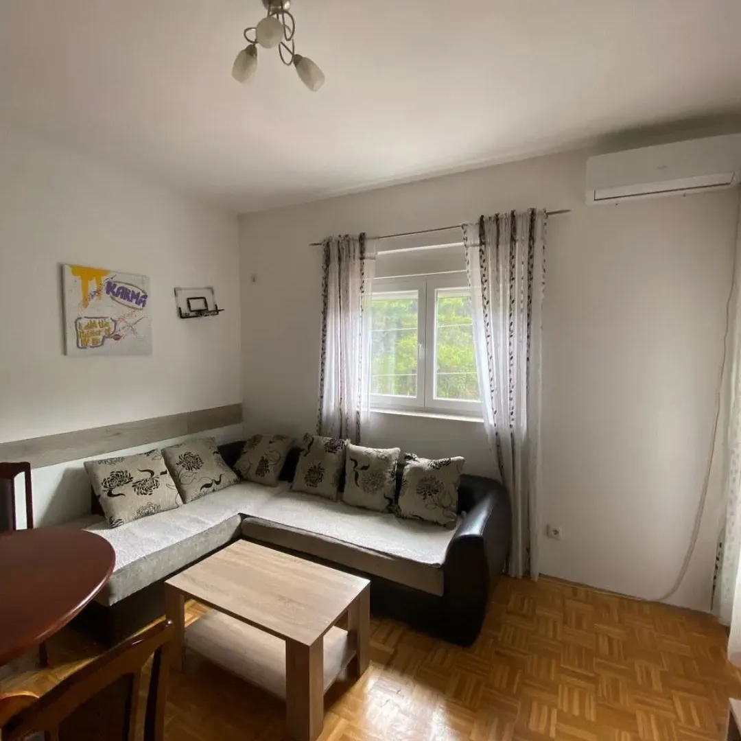 Izdavanje, dvosoban stan, 50m², Lazi, Budva