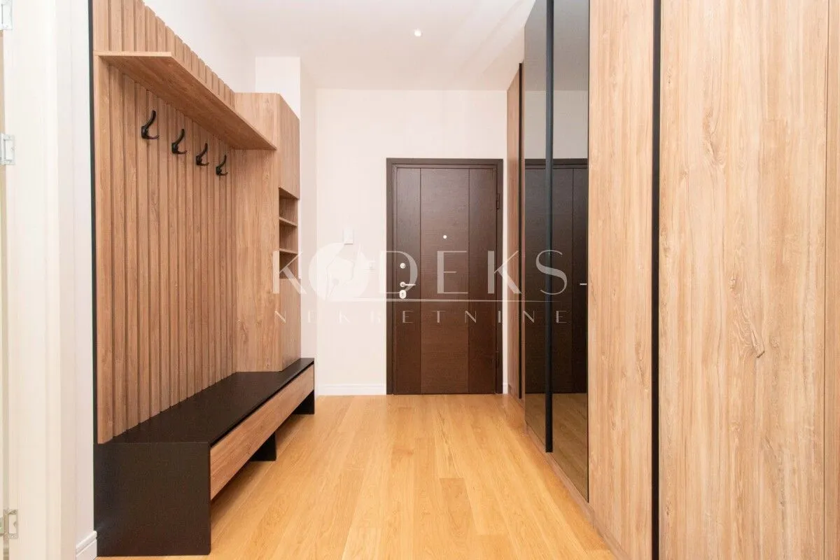 Izdavanje, trosoban stan, 127m², Preko Morače, Podgorica