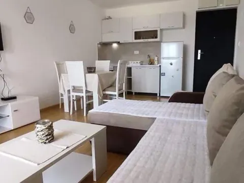 Izdavanje, jednosoban stan, 40m², Ilino, Bar - image 8