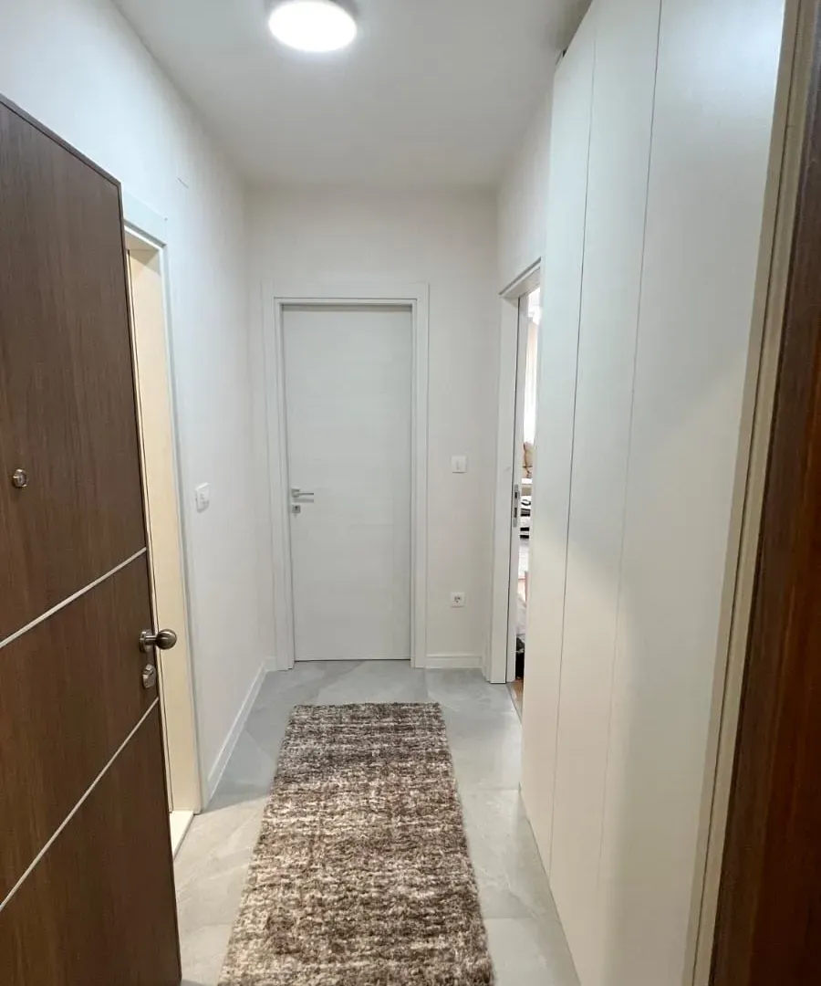 Izdavanje, jednosoban stan, 47m², Central Point, Podgorica