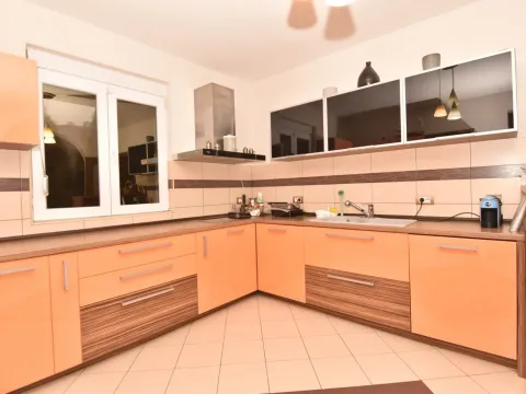 Prodaja, kuća, 175m², Velje Brdo, Podgorica - image 15