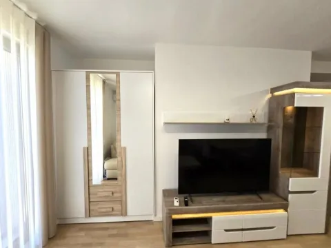 Izdavanje, jednosoban stan, 50m², Centar, Tivat - image 10