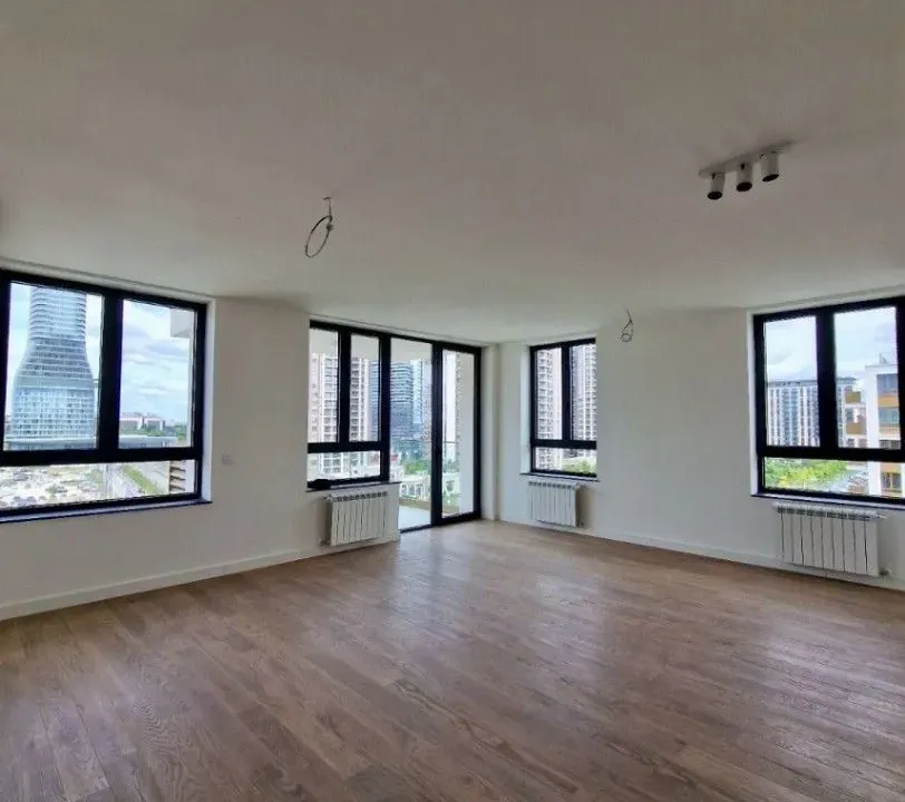 Izdavanje, četvorosoban stan, 121m², Beograd Na Vodi, Beograd