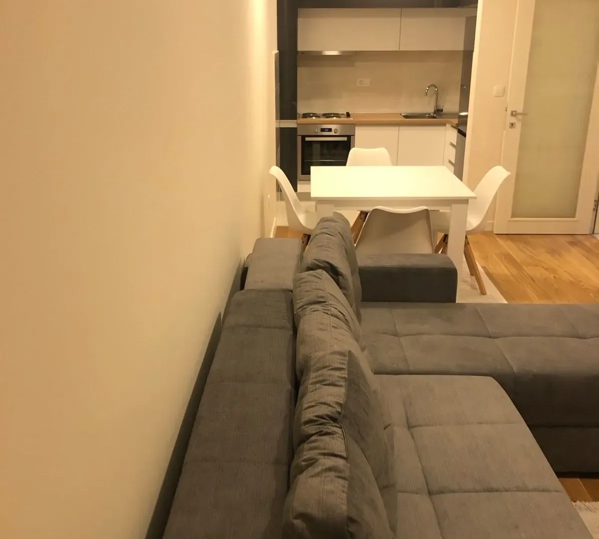 Izdavanje, jednosoban stan, 47m², Central Point, Podgorica