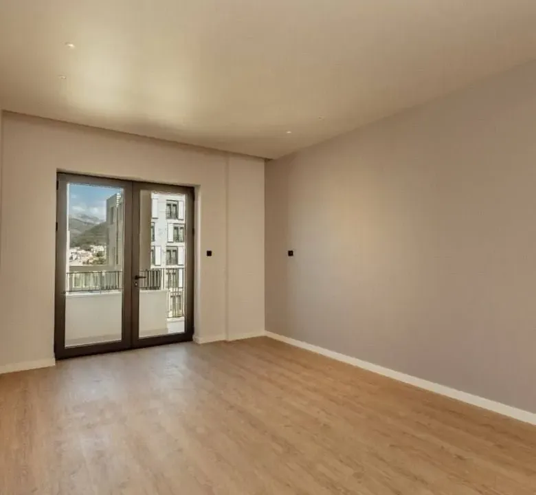 Prodaja, jednosoban stan, 68m², Centar, Tivat