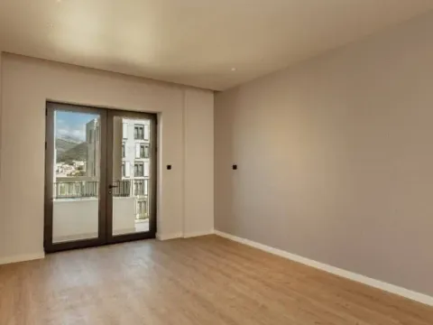 Prodaja, jednosoban stan, 68m², Centar, Tivat - image 1