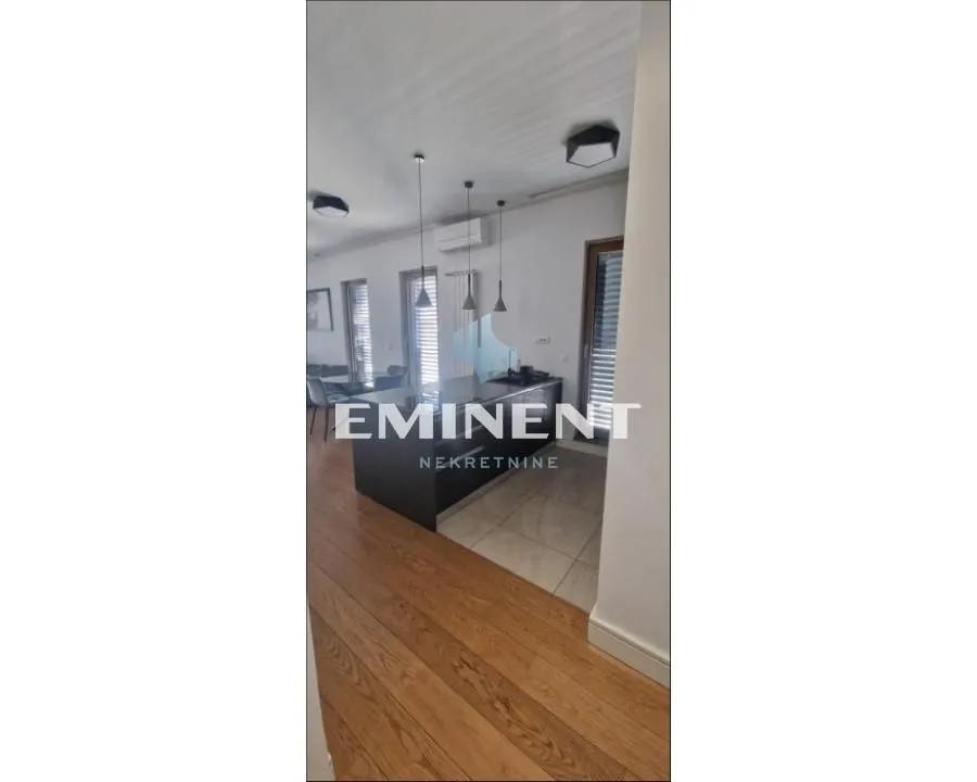 Izdavanje, dvosoban stan, 61m², Savski Venac, Beograd